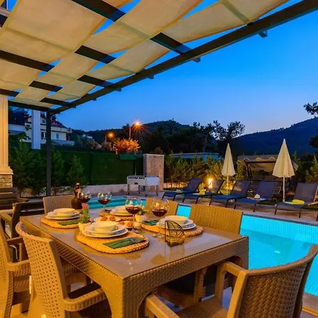La Vida - 4 Bedroom In Hisaroenue Oeluedeniz *