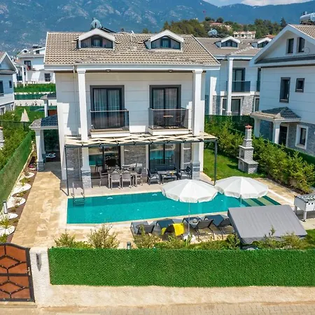 La Vida - 4 Bedroom In Hisaroenue Oeluedeniz *