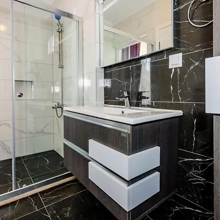 La Vida - 4 Bedroom In Hisaroenue Oeluedeniz
