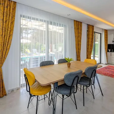 La Vida - 4 Bedroom Holiday In Hisaroenue Oeluedeniz Villa